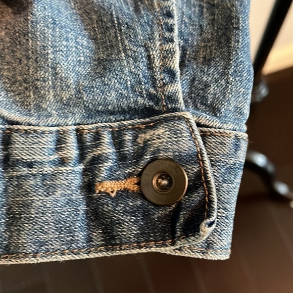 Uniqlo Denim Jacket size Medium Jean jacket looks new unisex. - Picture 5 of 8